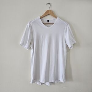Lululemon Men's Vneck Tee - Large
